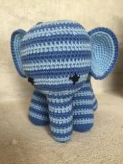 Hæklet elefant - Lysblå/mellem blå